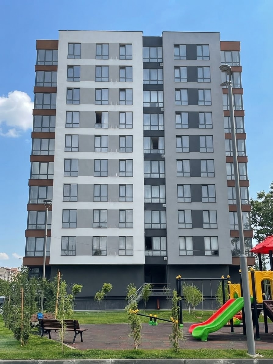 Bloc Tiras Nord, str. Viilor 2a, cu teren de joacă — fotografie reală